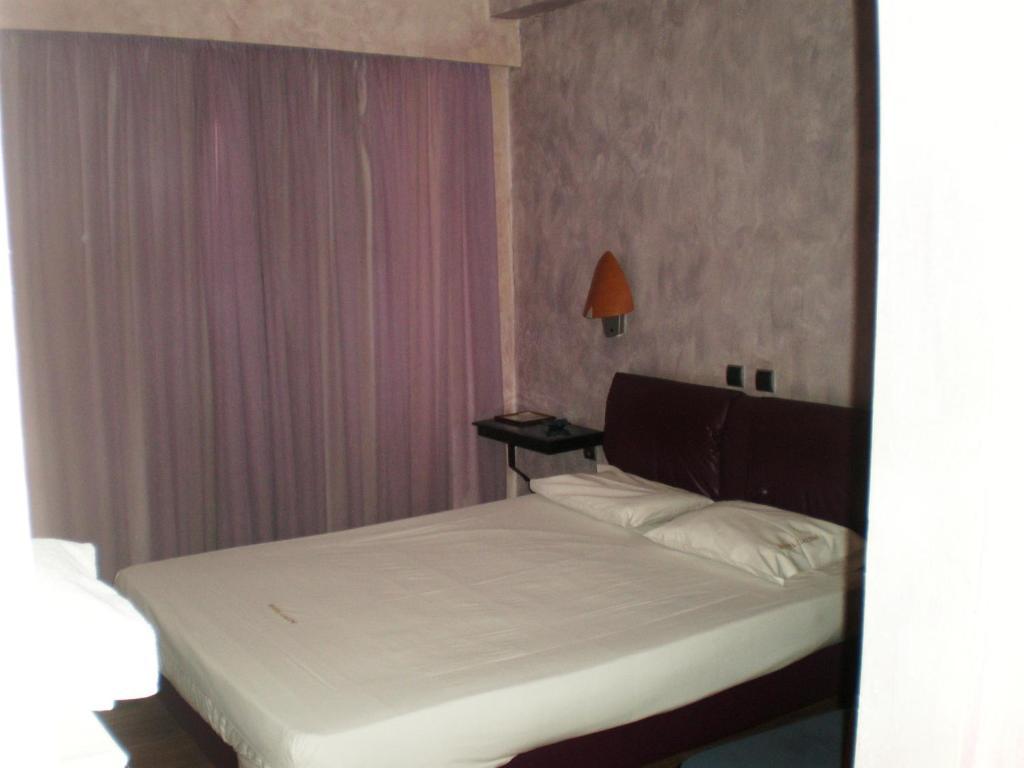 פיראוס Galini Hotel חדר תמונה